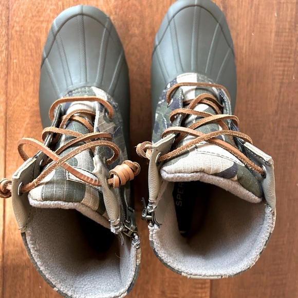 BRAND NEW, never worn Sperry Syren Gulf Camo Duck Boot, size 8.5M - Picture 7 of 9